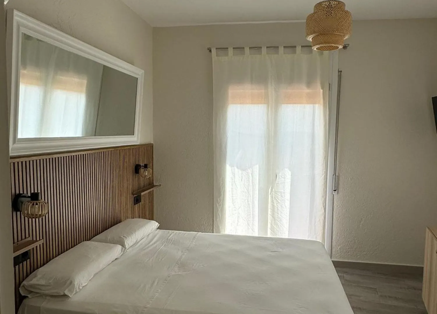 Guest house Hostal Restaurant Casa Comaulis La Vajol